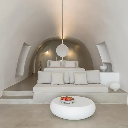 The Saint Oia